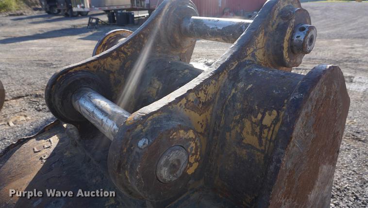 image for item DA1328 Caterpillar 36"W excavator bucket