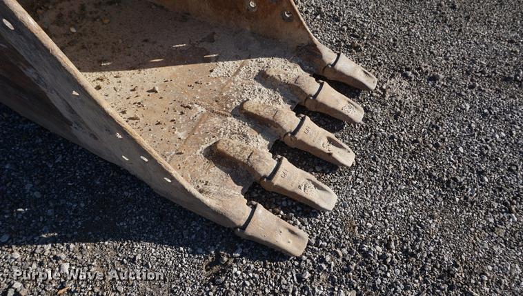 image for item DA1328 Caterpillar 36"W excavator bucket