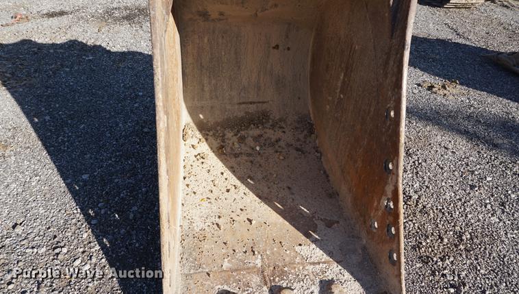 image for item DA1328 Caterpillar 36"W excavator bucket