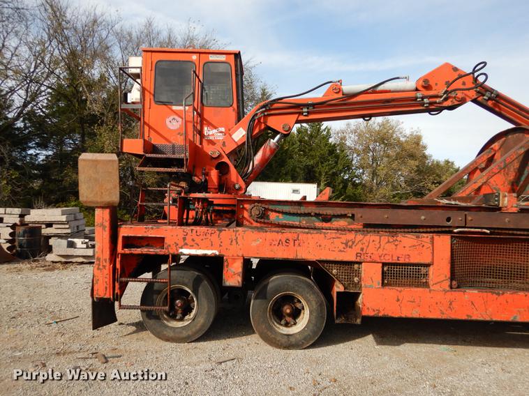 image for item DA1331 Morbark tree / stump and waste recycler / grinder