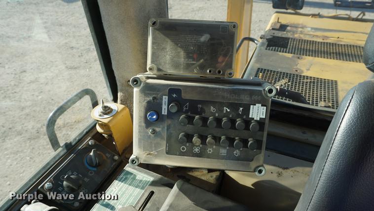 image for item DA1335 1998 Caterpillar 953C track loader