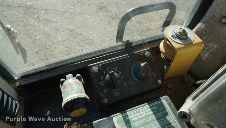 image for item DA1335 1998 Caterpillar 953C track loader