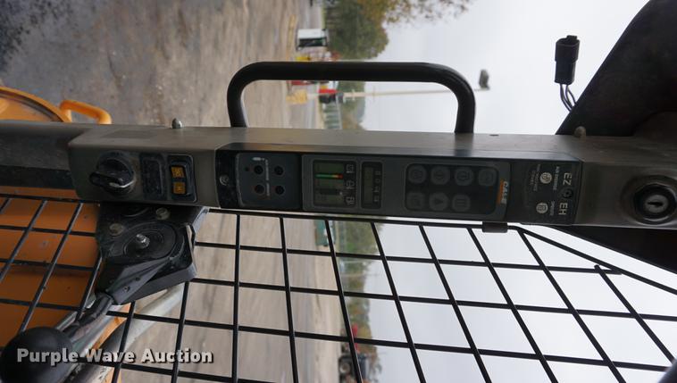 image for item DA1402 2013 Case SV300 skid steer