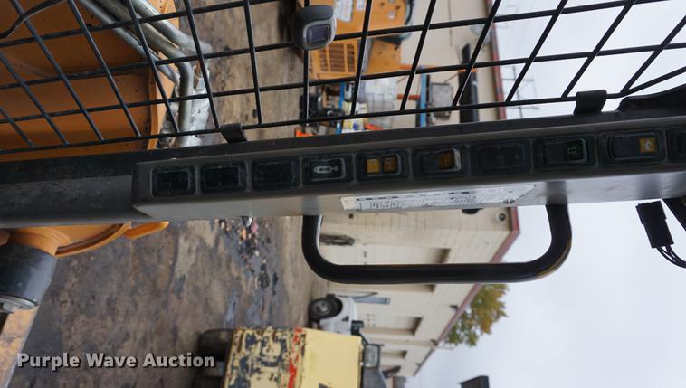 image for item DA1402 2013 Case SV300 skid steer