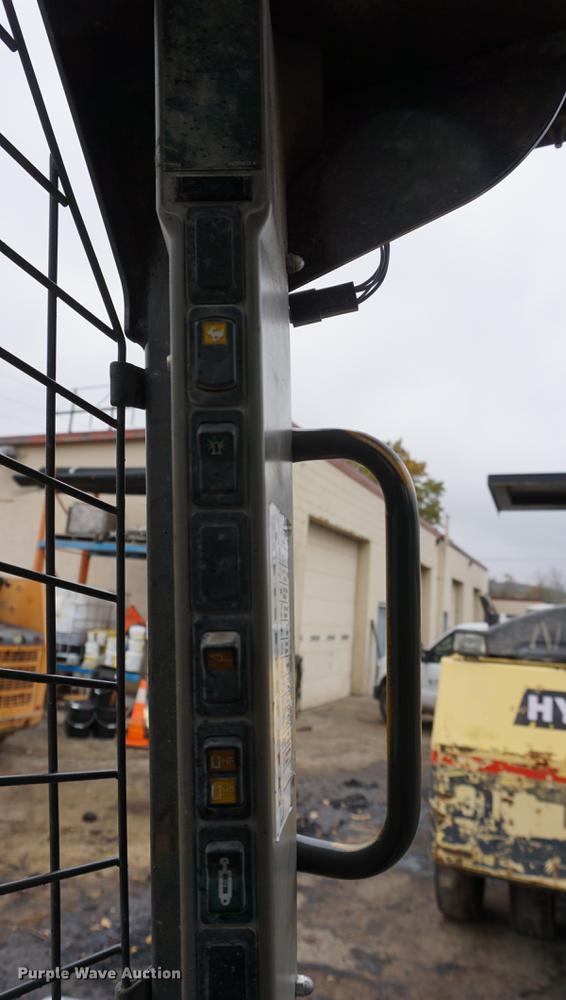 image for item DA1402 2013 Case SV300 skid steer