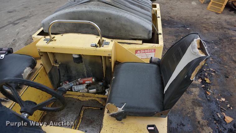 image for item DA1403 2006 Hypac C530AH pneumatic roller