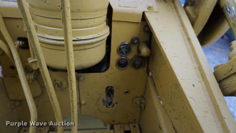 image for item DA1413 1955 Caterpillar 955 track loader