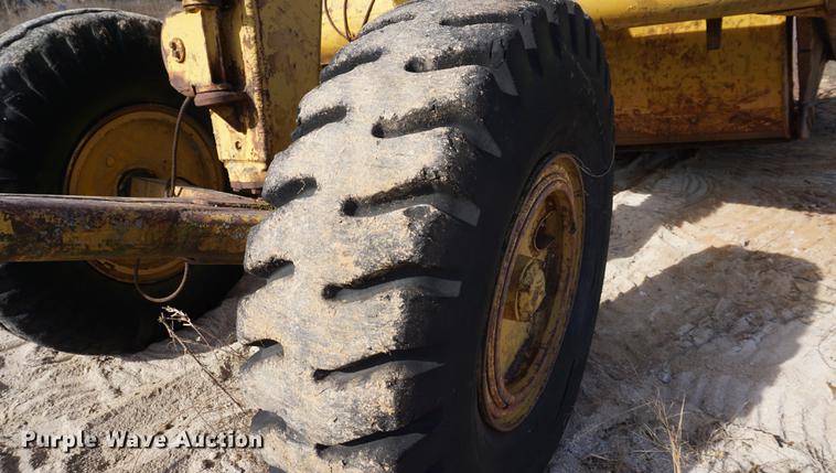 image for item DA1436 1957 Caterpillar 435 scraper