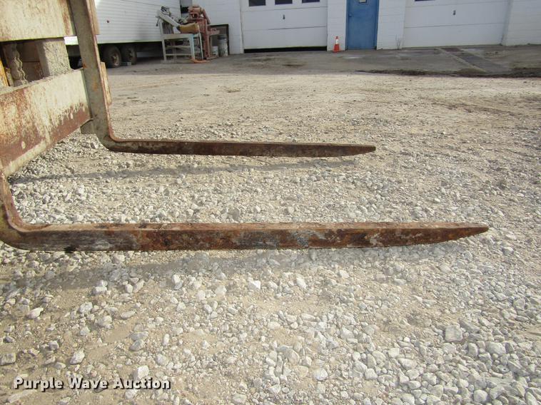 image for item DA3203 John Deere 480-BD forklift