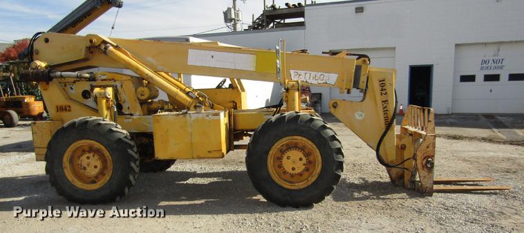 image for item DA3205 Pettibone 1042 telehandler