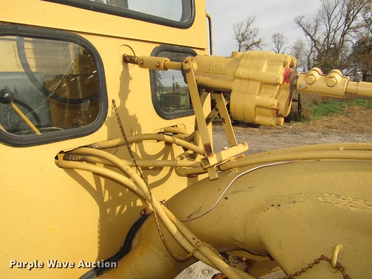 image for item DA3216 Allis Chalmers D rigid frame motor grader