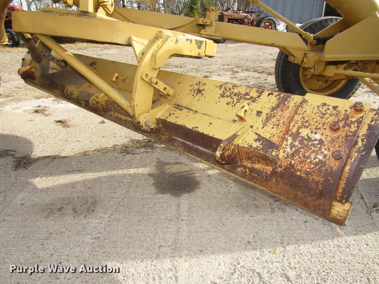image for item DA3216 Allis Chalmers D rigid frame motor grader