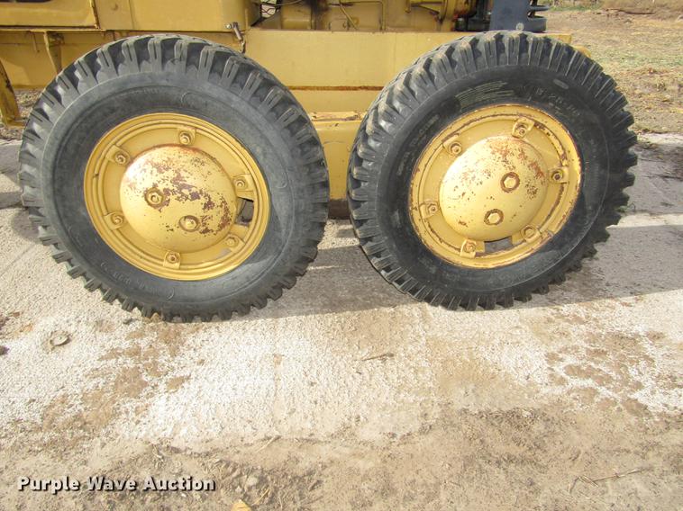 image for item DA3216 Allis Chalmers D rigid frame motor grader