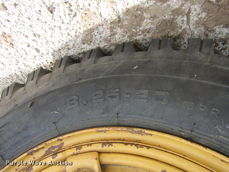 image for item DA3216 Allis Chalmers D rigid frame motor grader