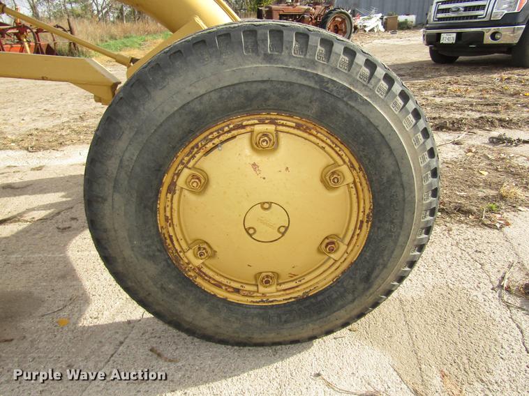 image for item DA3216 Allis Chalmers D rigid frame motor grader