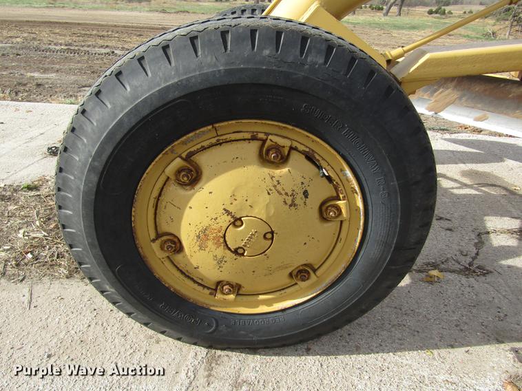 image for item DA3216 Allis Chalmers D rigid frame motor grader