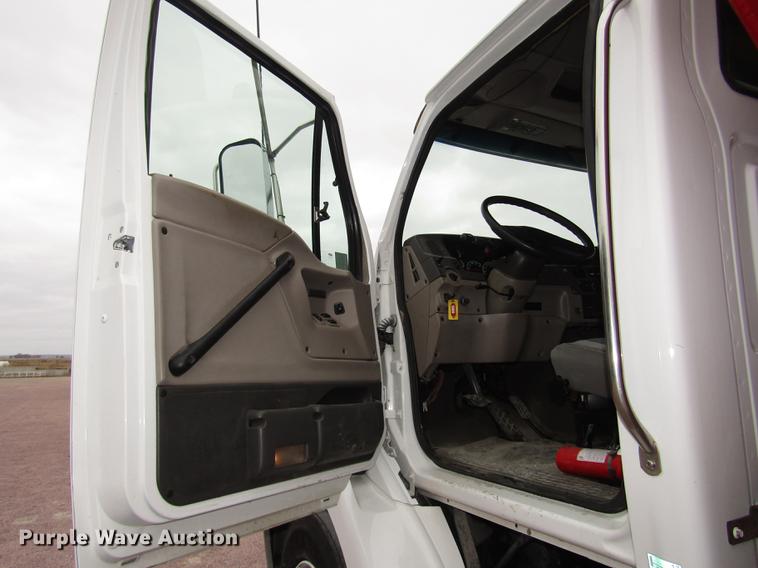 image for item DA3224 2006 Sterling AT9500 dump truck