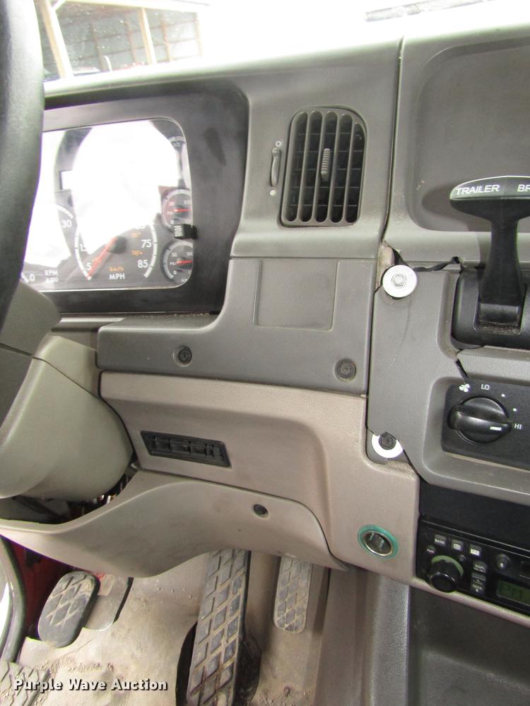 image for item DA3224 2006 Sterling AT9500 dump truck