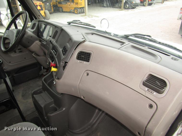 image for item DA3224 2006 Sterling AT9500 dump truck