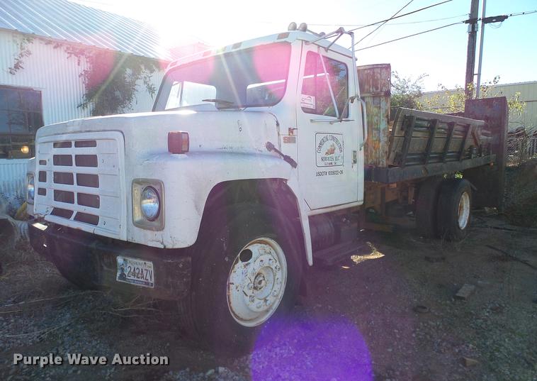 image for item DA6963 1985 International 1754 dump truck