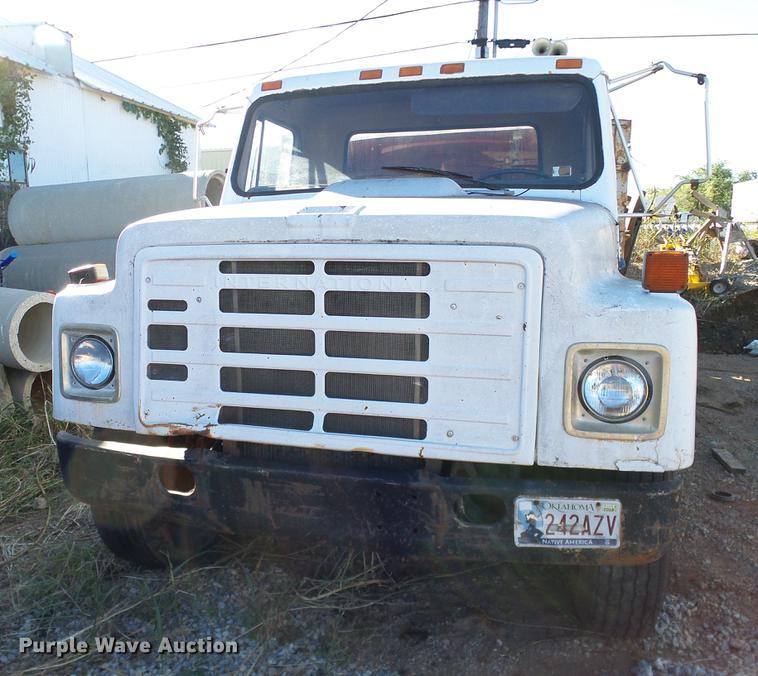 image for item DA6963 1985 International 1754 dump truck