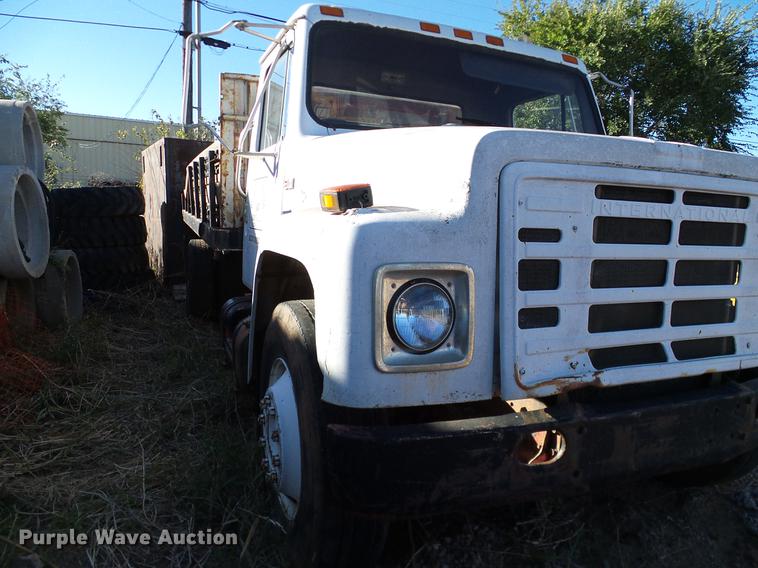 image for item DA6963 1985 International 1754 dump truck
