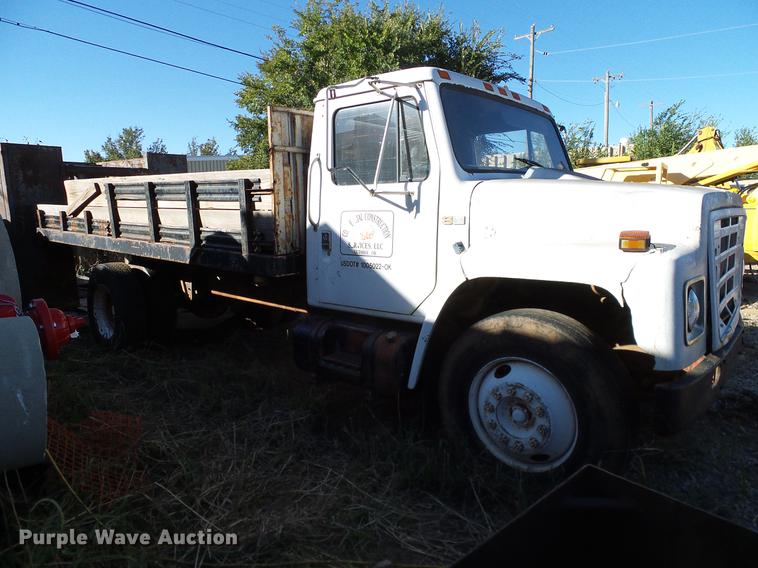 image for item DA6963 1985 International 1754 dump truck