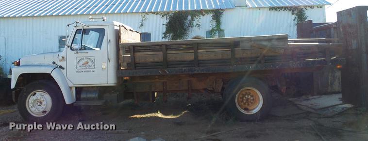 image for item DA6963 1985 International 1754 dump truck