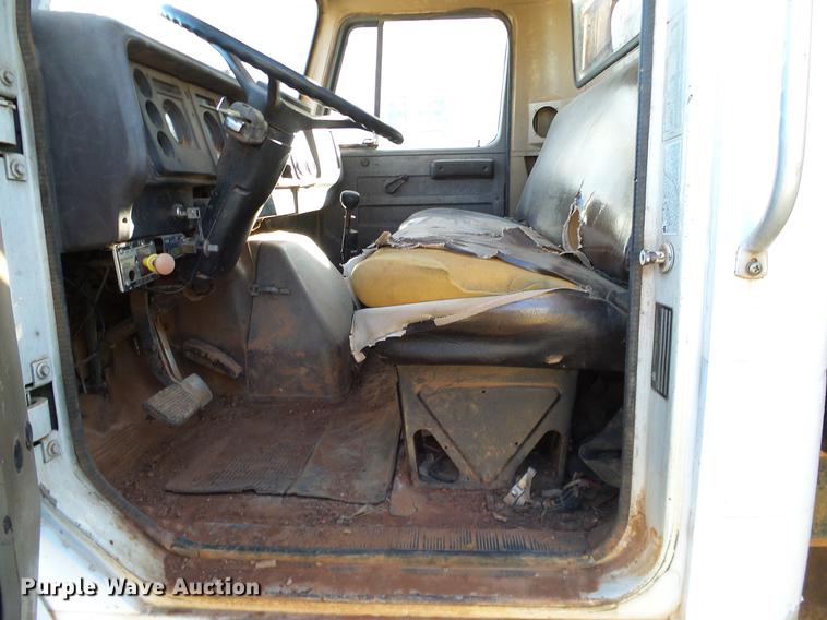 image for item DA6963 1985 International 1754 dump truck