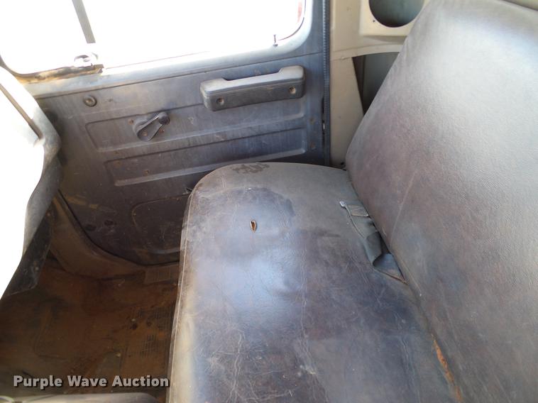 image for item DA6963 1985 International 1754 dump truck