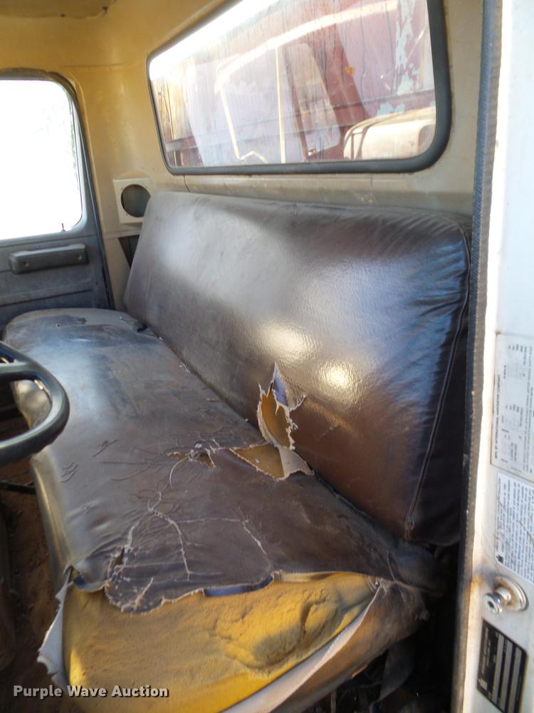 image for item DA6963 1985 International 1754 dump truck