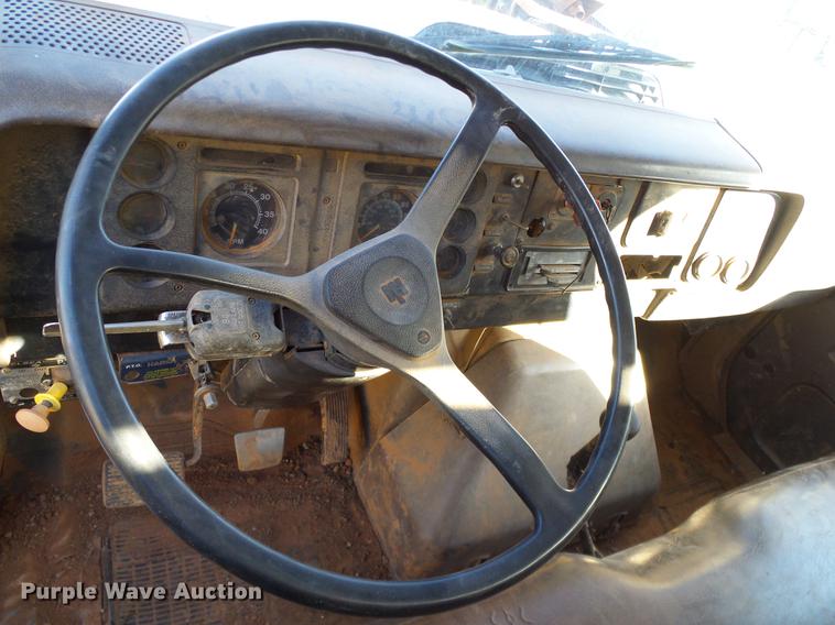 image for item DA6963 1985 International 1754 dump truck