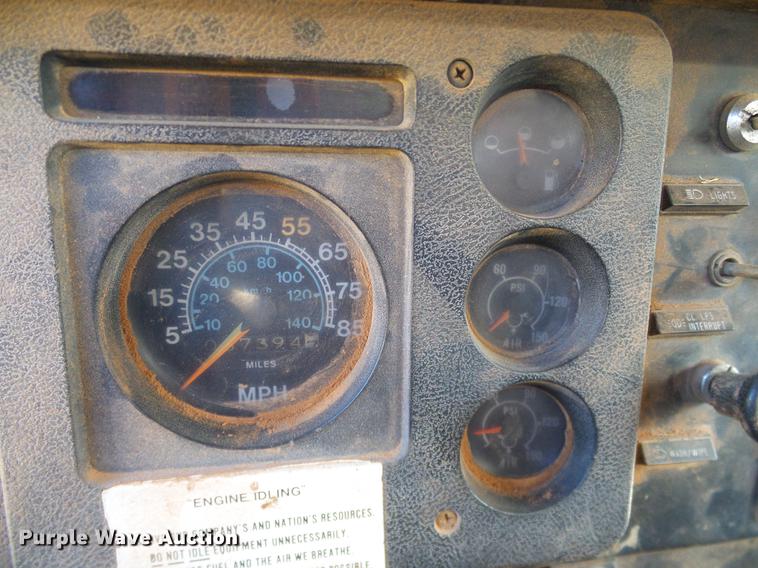 image for item DA6963 1985 International 1754 dump truck