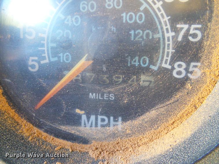 image for item DA6963 1985 International 1754 dump truck