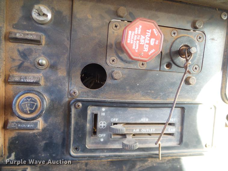 image for item DA6963 1985 International 1754 dump truck