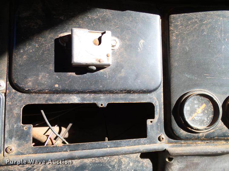 image for item DA6963 1985 International 1754 dump truck