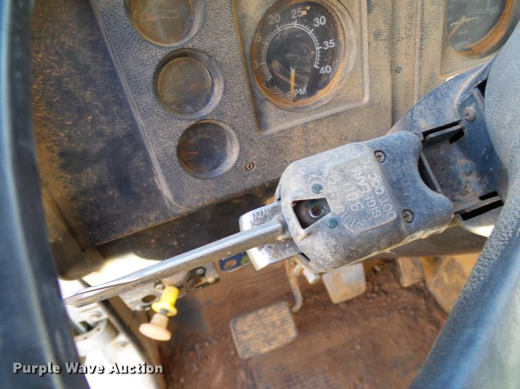 image for item DA6963 1985 International 1754 dump truck