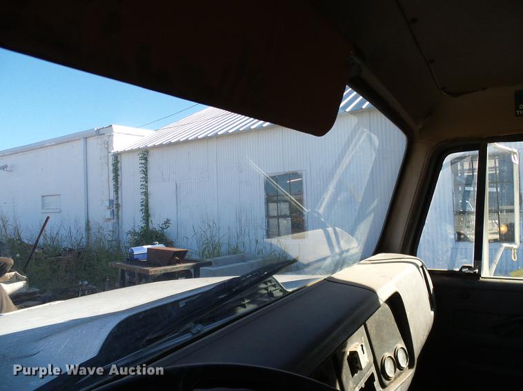 image for item DA6963 1985 International 1754 dump truck