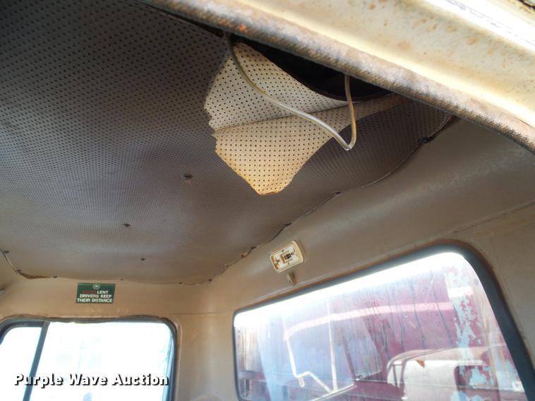 image for item DA6963 1985 International 1754 dump truck