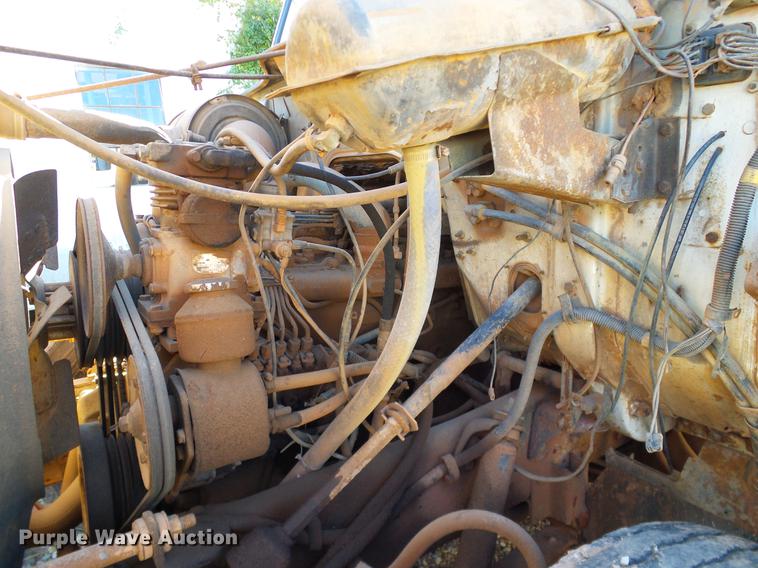 image for item DA6963 1985 International 1754 dump truck