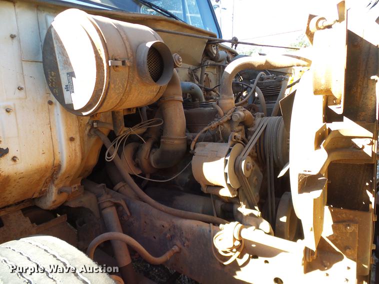 image for item DA6963 1985 International 1754 dump truck