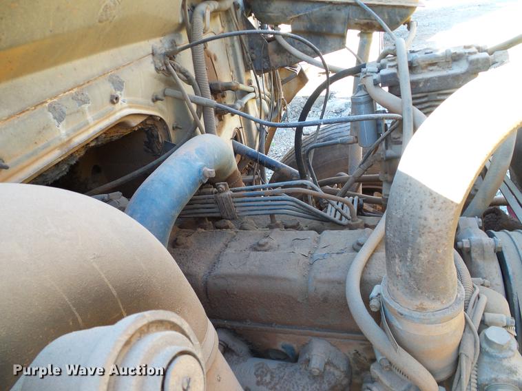 image for item DA6963 1985 International 1754 dump truck