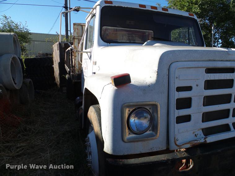 image for item DA6963 1985 International 1754 dump truck