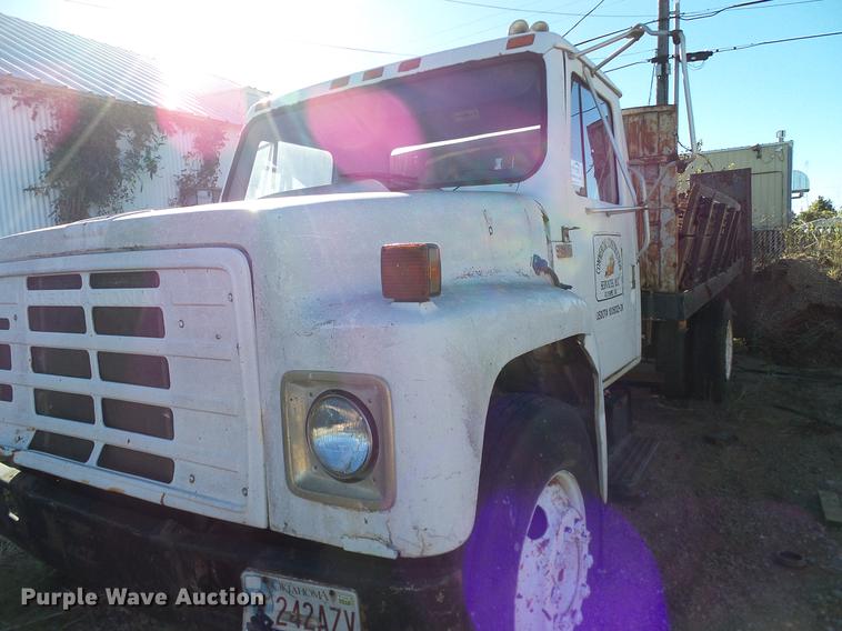 image for item DA6963 1985 International 1754 dump truck