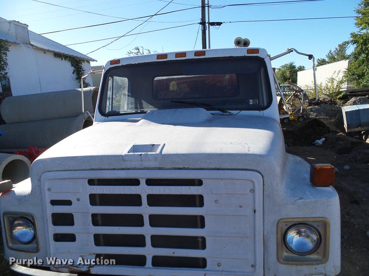 image for item DA6963 1985 International 1754 dump truck