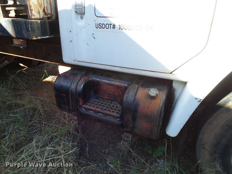 image for item DA6963 1985 International 1754 dump truck