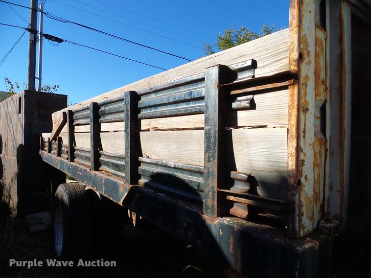 image for item DA6963 1985 International 1754 dump truck