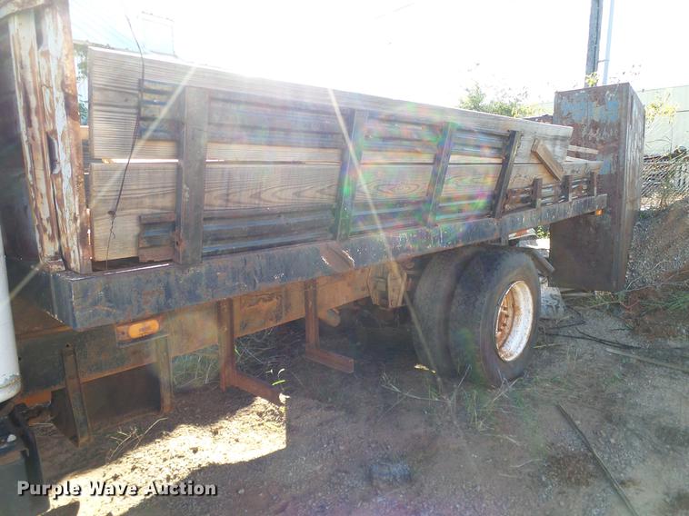 image for item DA6963 1985 International 1754 dump truck