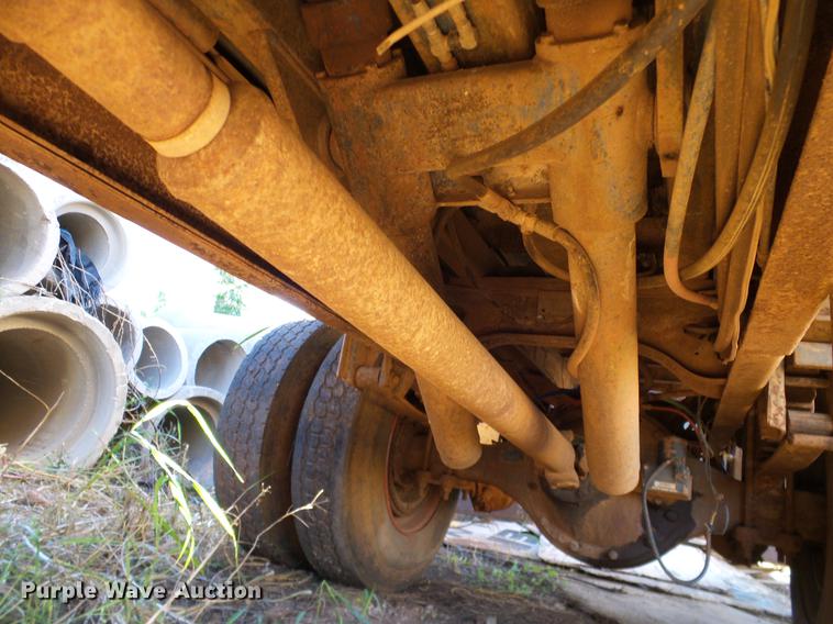 image for item DA6963 1985 International 1754 dump truck