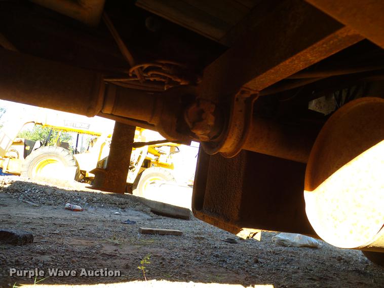 image for item DA6963 1985 International 1754 dump truck